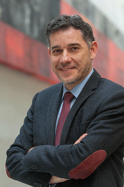 Ramón Salaverría, experto en el ciberperiodismo Ramón Salaverría, experto en el ciberperiodismo y en los medios digitales