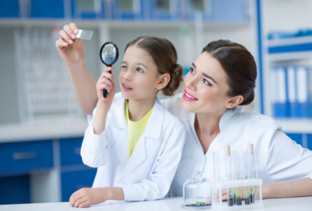 11F: persiste la falta de referentes femeninos