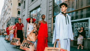 Desfile para promocionar el servicio “Ya voy Yo”. Fuente: Captura de pantalla de la web de KFC 