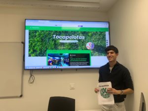 Uno de los creadores de "Tocapelotas" en la presentación de su proyecto