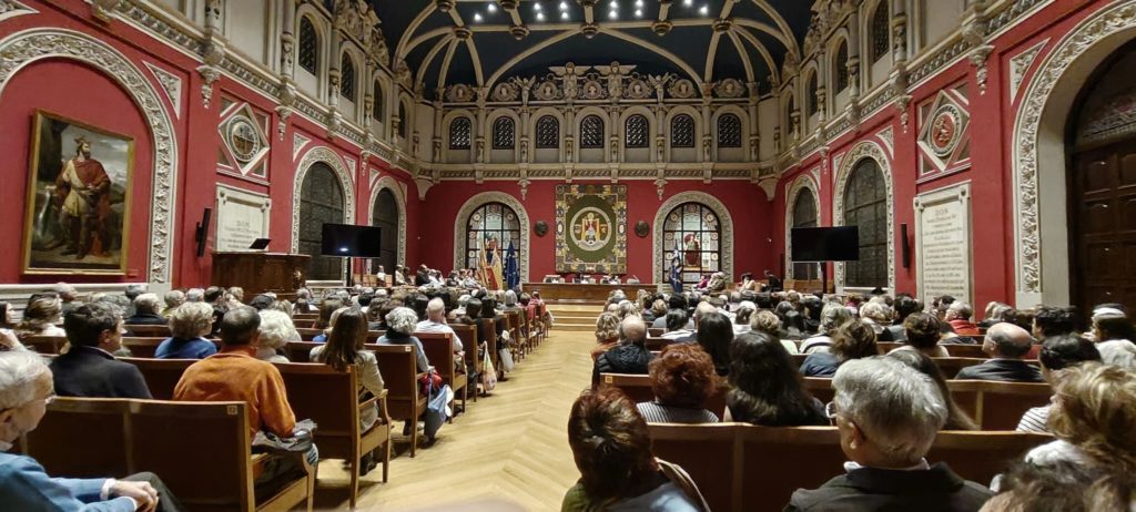 El Paraninfo de la Universidad de Zaragoza colgó el cartel de completo durante la conferencia de Mavi Doñate.