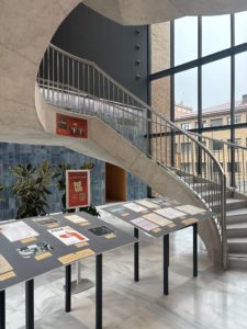 Vista general de la exposición documental «Entre el silencio y la protesta», instalada en la Facultad de Filosofía y Letras (Universidad de Zaragoza).Archivo Universitario de la Universidad de Zaragoza, 2025.